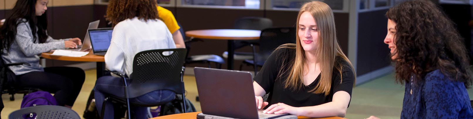 student working with faculty in writing center