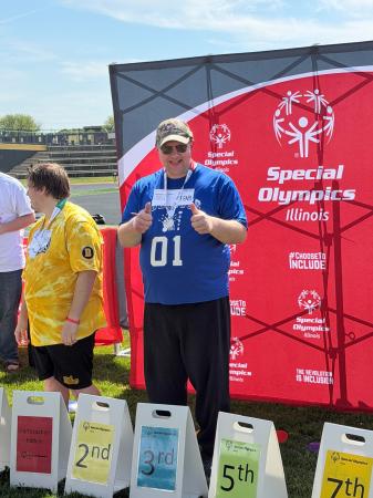 Reynolds delivered an outstanding performance, earning medals in both the softball throw and the 800-meter walk. 